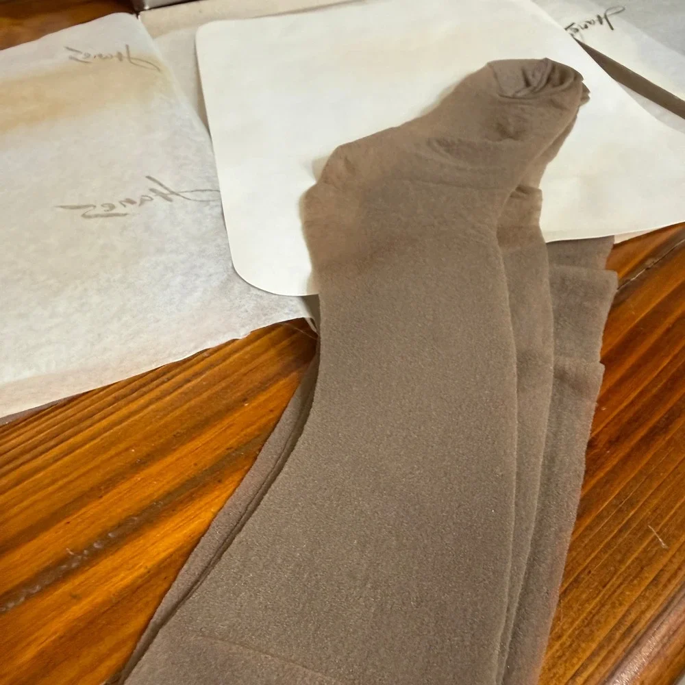 Hanes Cantrece II Stockings Womens Medium Driftwood Brown 3 Pairs Vintage NOS